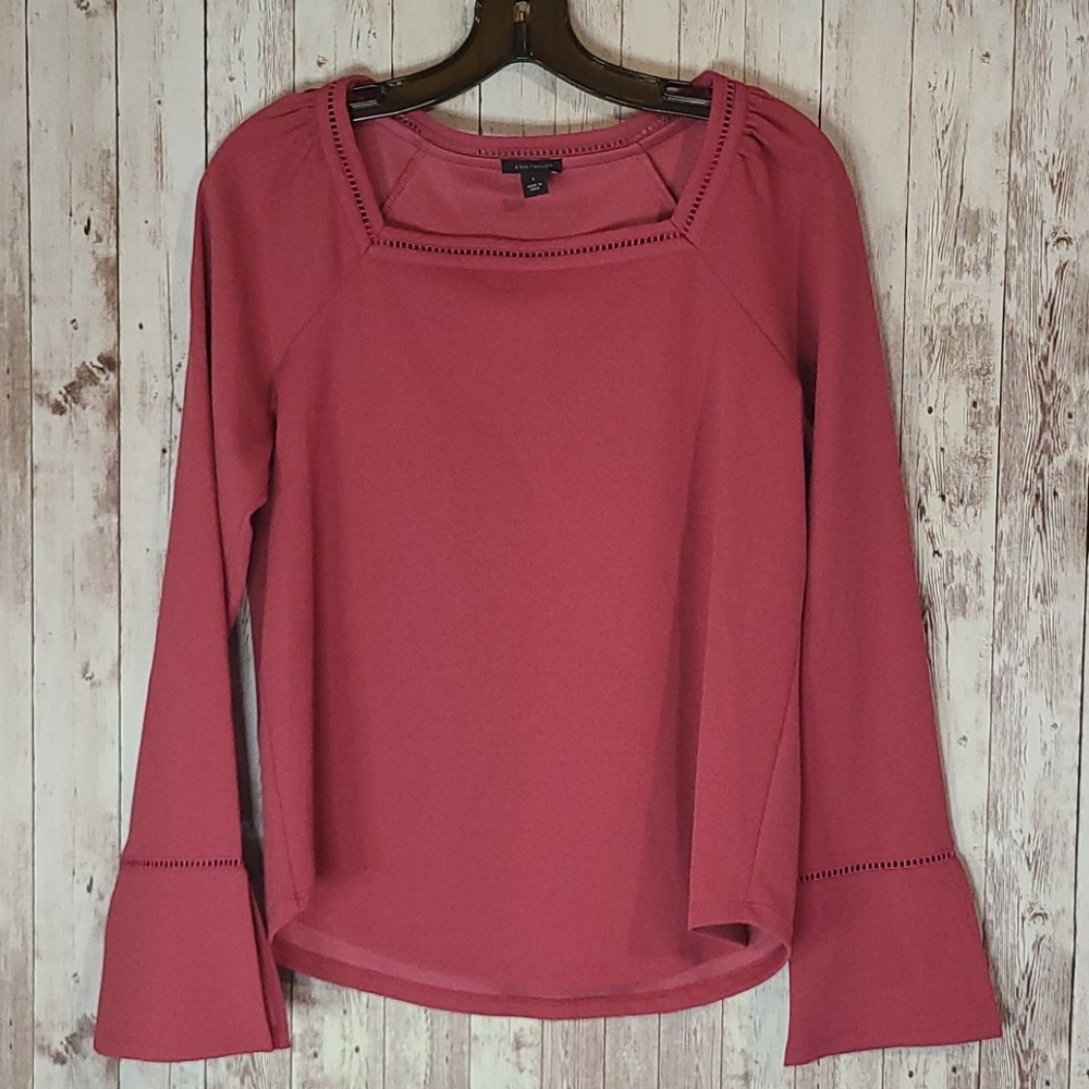 EUC Ann Taylor Mauve Bell Sleeved Knit Blouse